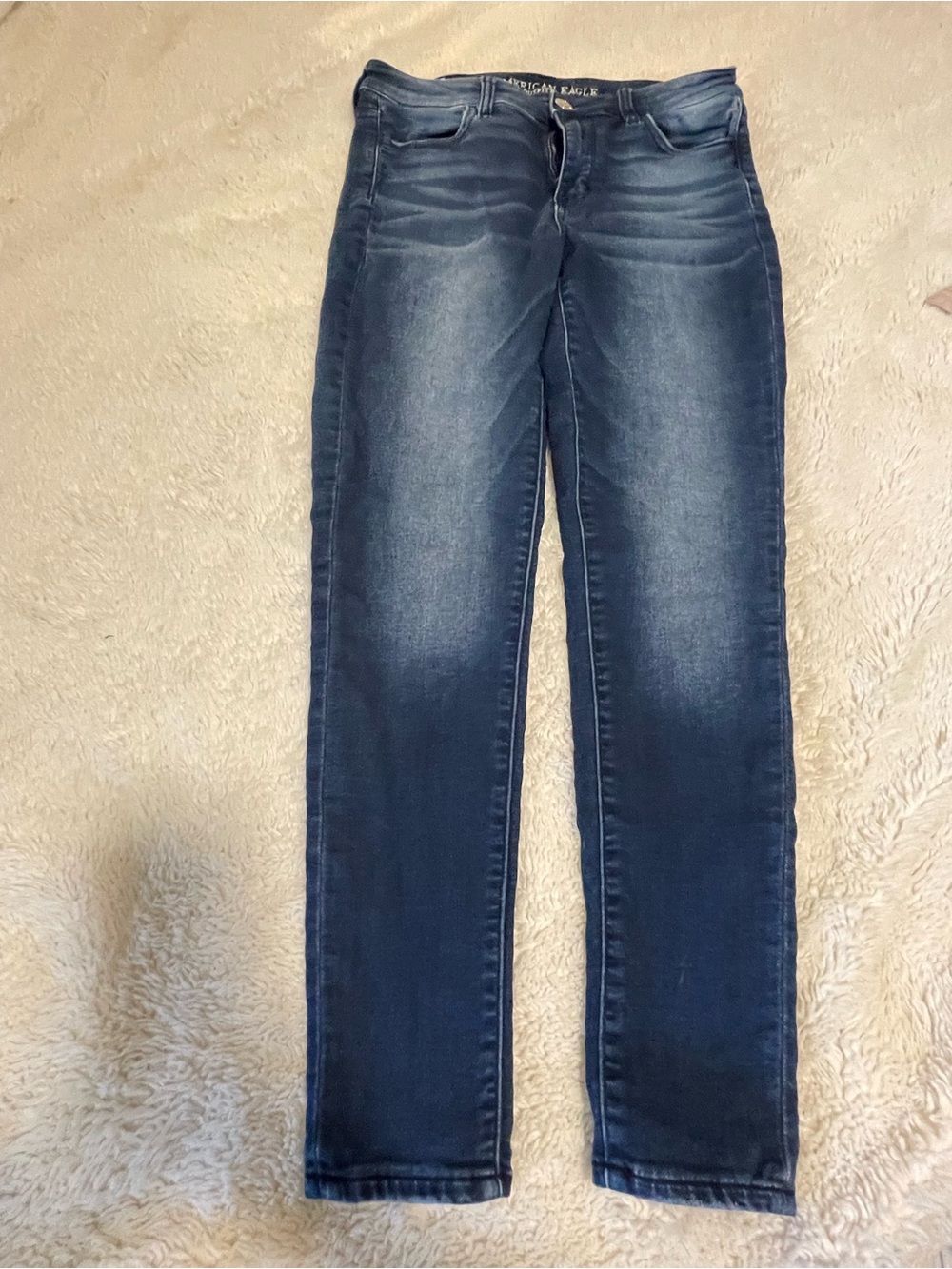 American Eagle Outfitters Dark Wash Blue Skinny Jeans. Item # 11633